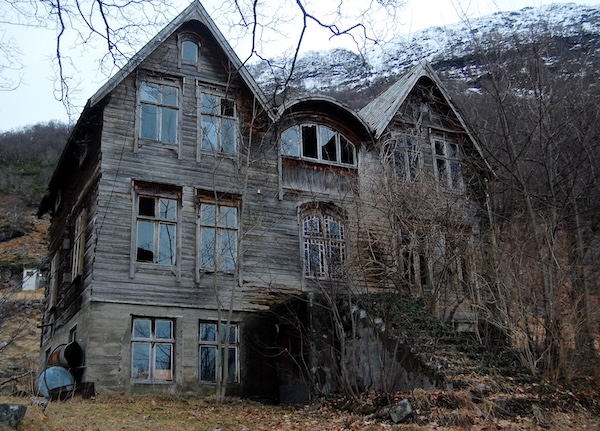An old abandoned timber house