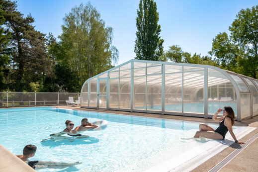 A swimming pool at Camping les Saules