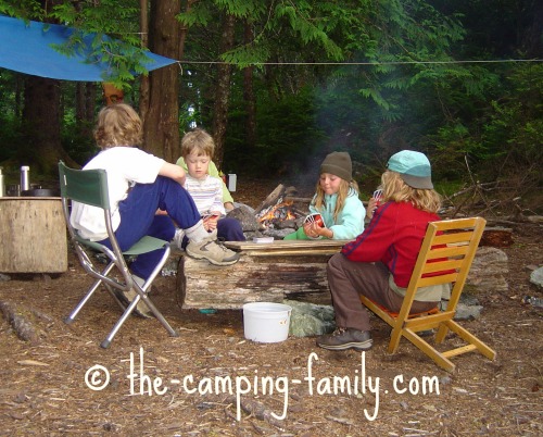 playing UNO by the campfire