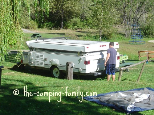 setting up tent trailer