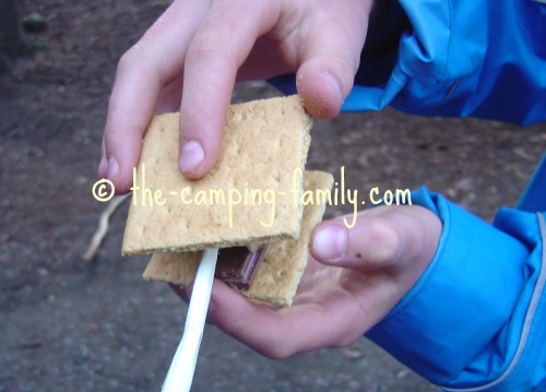 assembling a Smore